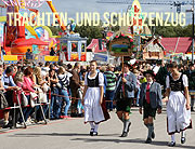 Oktoberfest-Trachten- und Schützenzug. (©Foto: Martin Schmitz)